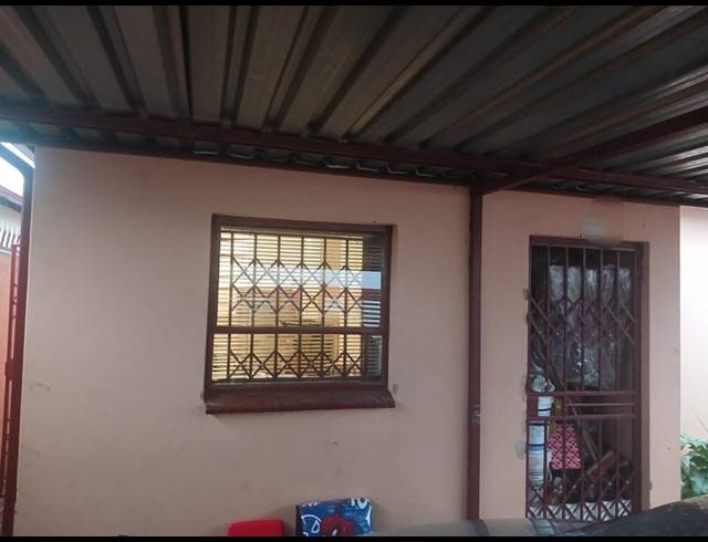 2 BEDROOM HOUSE FOR SALE IN CLAYVILLE